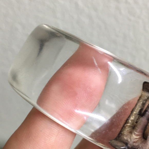 🖤Vtg clear lucite cuff bracelet with L - Picture 7 of 17